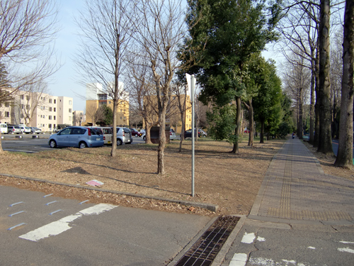 追越学生宿舎前